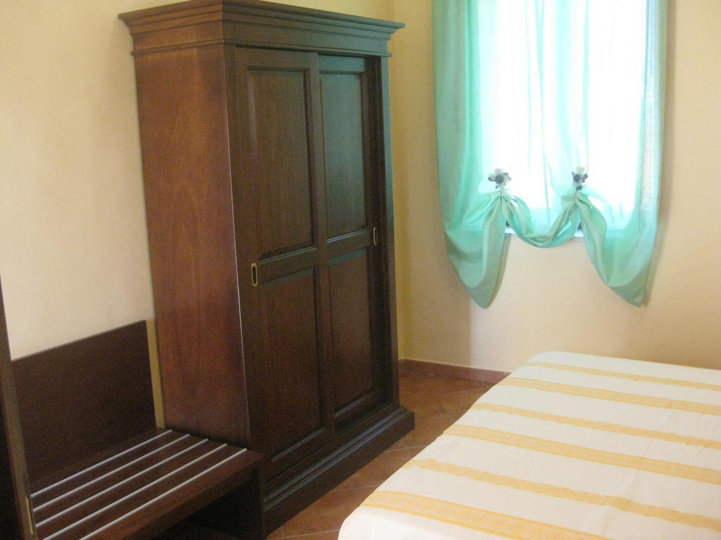 Agritursmo Montesalerno Villa Diamante Room photo