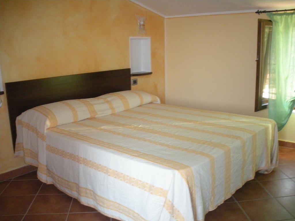 Agritursmo Montesalerno Villa Diamante Room photo